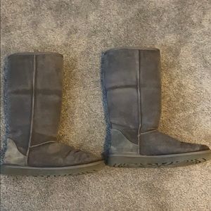Tall gray Uggs size 10